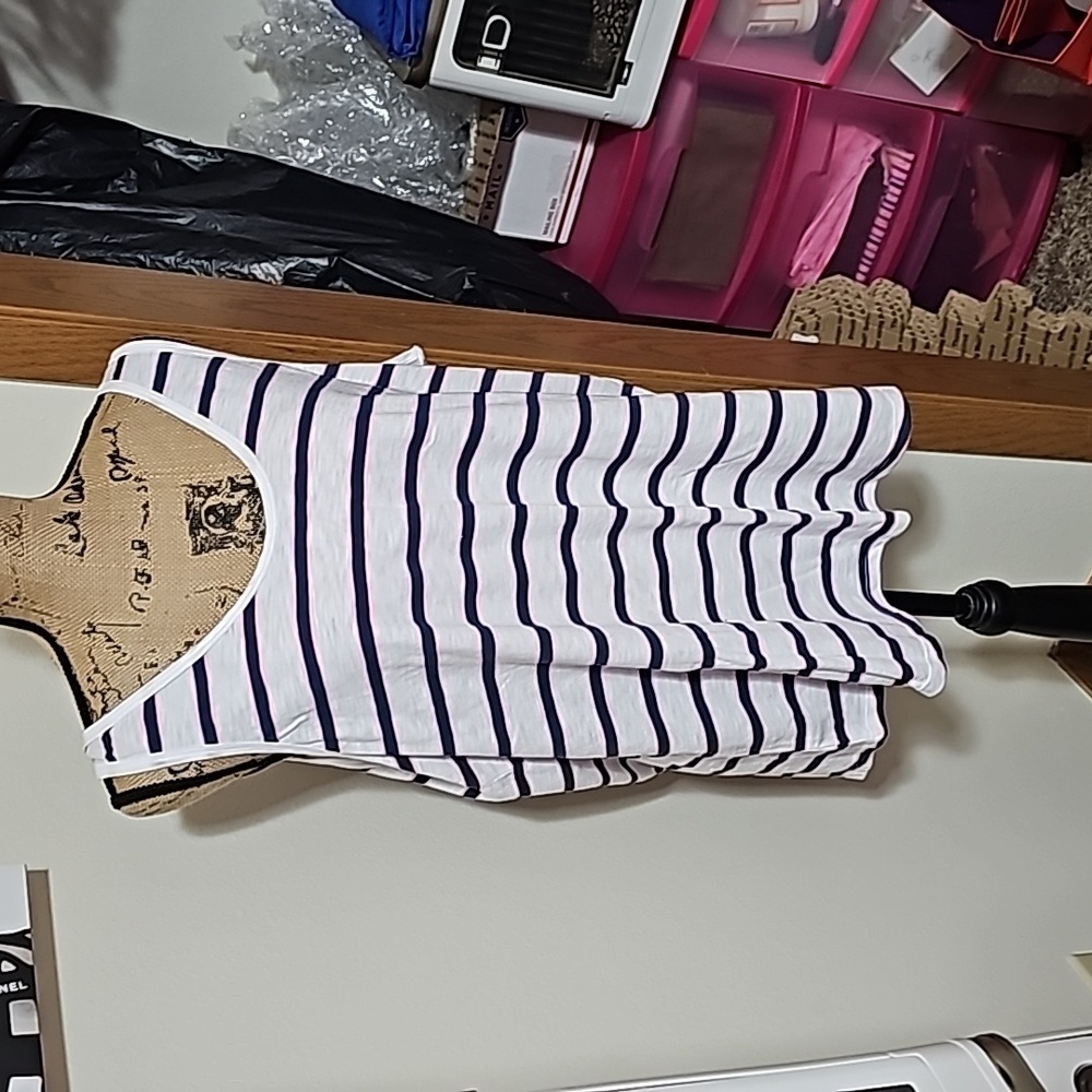 NWT xxl white, hot pink, and navy stripes easy fit gap tank top.